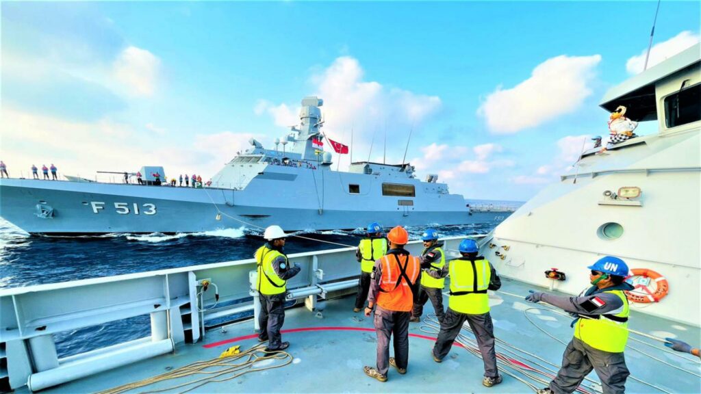 Kapal Perang Turki Kibarkan Bendera Merah Putih Saat Latihan Bersama KRI SIM-367 Di Perairan Lebanon
