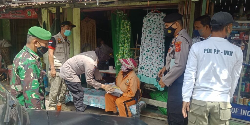 Polisi Aceh Salurkan 2.000 Paket Sembako Perhari Bagi Warga Terdampak PPKM Level IV