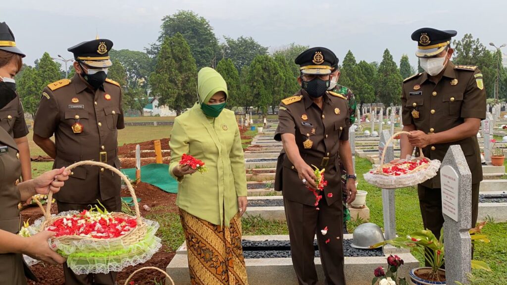 Jaksa Agung Muda Intelijen Pimpin Peringatan Hari Bhakti Adhyaksa ke-61 di TMP Kalibata