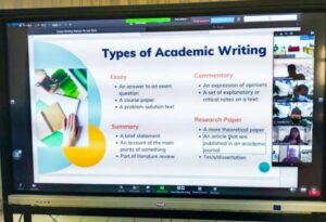 Wakil Rektor UKI, Beri Pembekalan Penulisan Essay