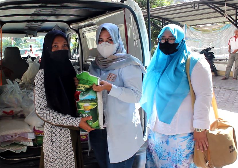 ACW Aceh Serahkan Bantuan Kepada Masyarakat Terdampak PPKM