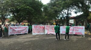 Mahasiswa Unimal Duduki Gedung Rektorat Terkait Ketidakjelasan Surat Edaran