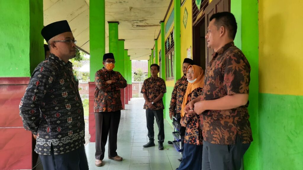 Kankemenag Aceh Besar Sambangi Madrasah Daerah Terpencil