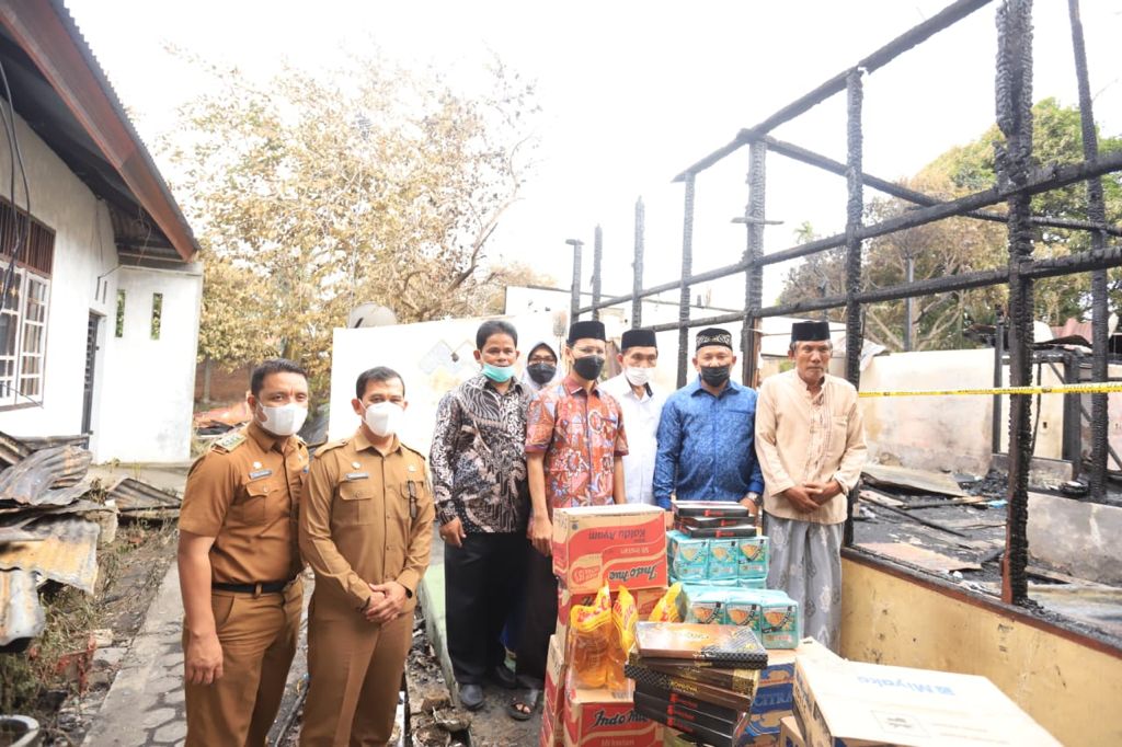 Pimpinan DPRK Banda Aceh Bantu Korban Kebakaran di Beurawe