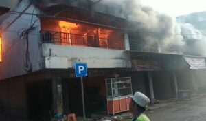 Lima Unit Ruko dan 1 Kios Unggas di Keude Ulee Gle Hangus Terbakar