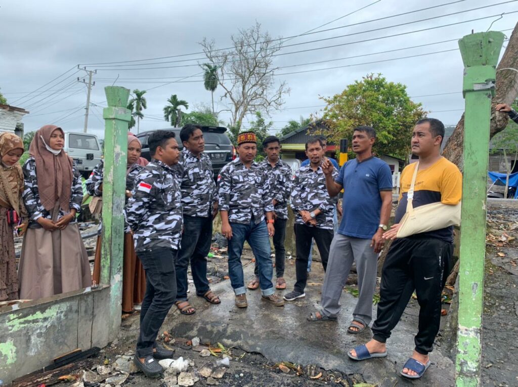 Bapera Abdya Salurkan Bantuan Bagi Korban Kebakaran di Alue Dama