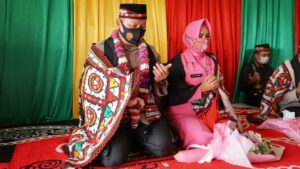 Kapolres Baru Bener Meriah Disambut Dengan Adat Gayo