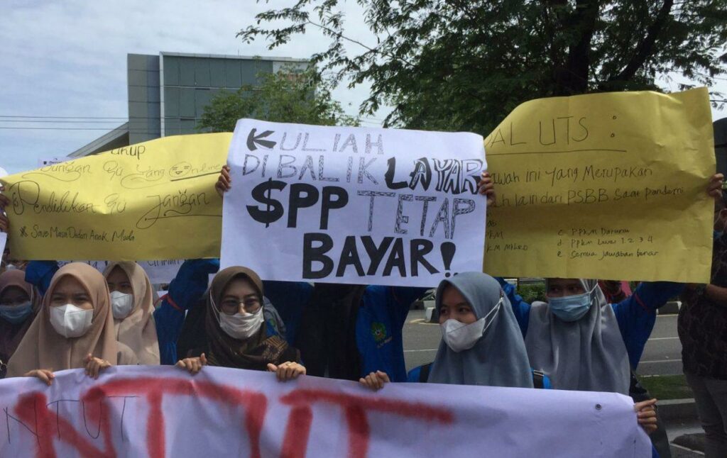 Polisi Bubarkan Aksi Demo di Depan Kantor DPRA