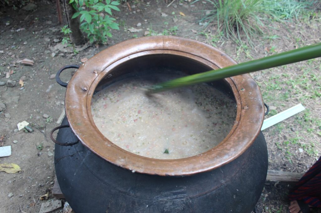 Memasak “Ie Bu Asyura”, Tradisi Turun Temurun Warga Lubok Sukon Peringati 10 Muharram