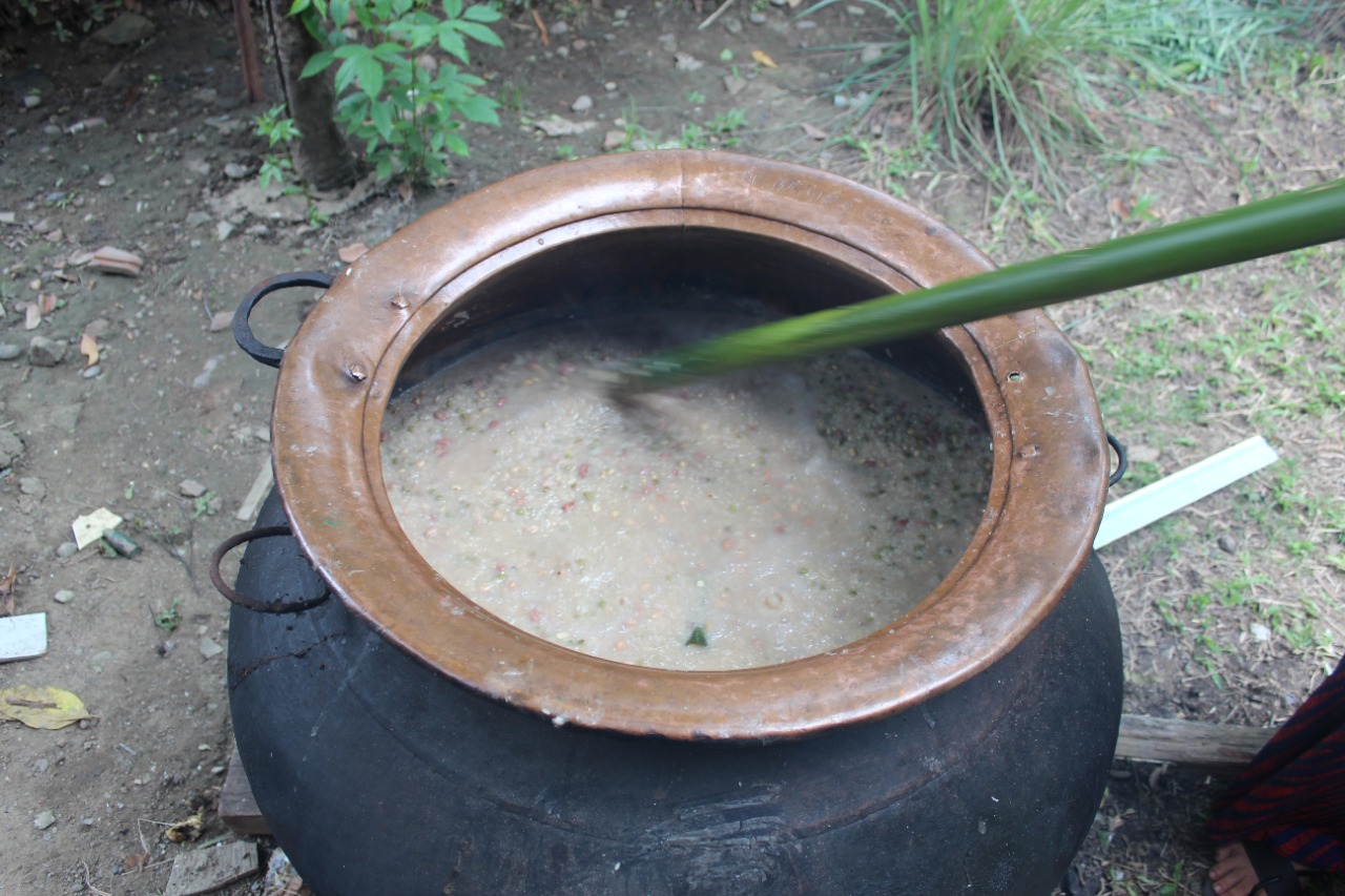 Memasak “Ie Bu Asyura”, Tradisi Turun Temurun Warga Lubok Sukon Peringati 10 Muharram