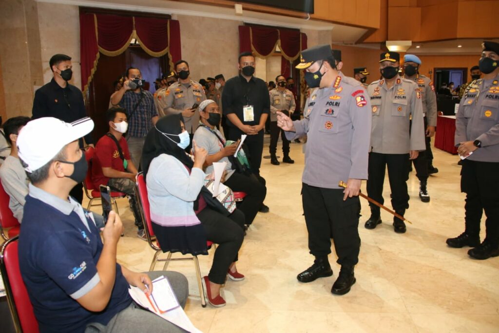 Kapolri Minta Angkatan Akpol Bantu Percepat Vaksinasi