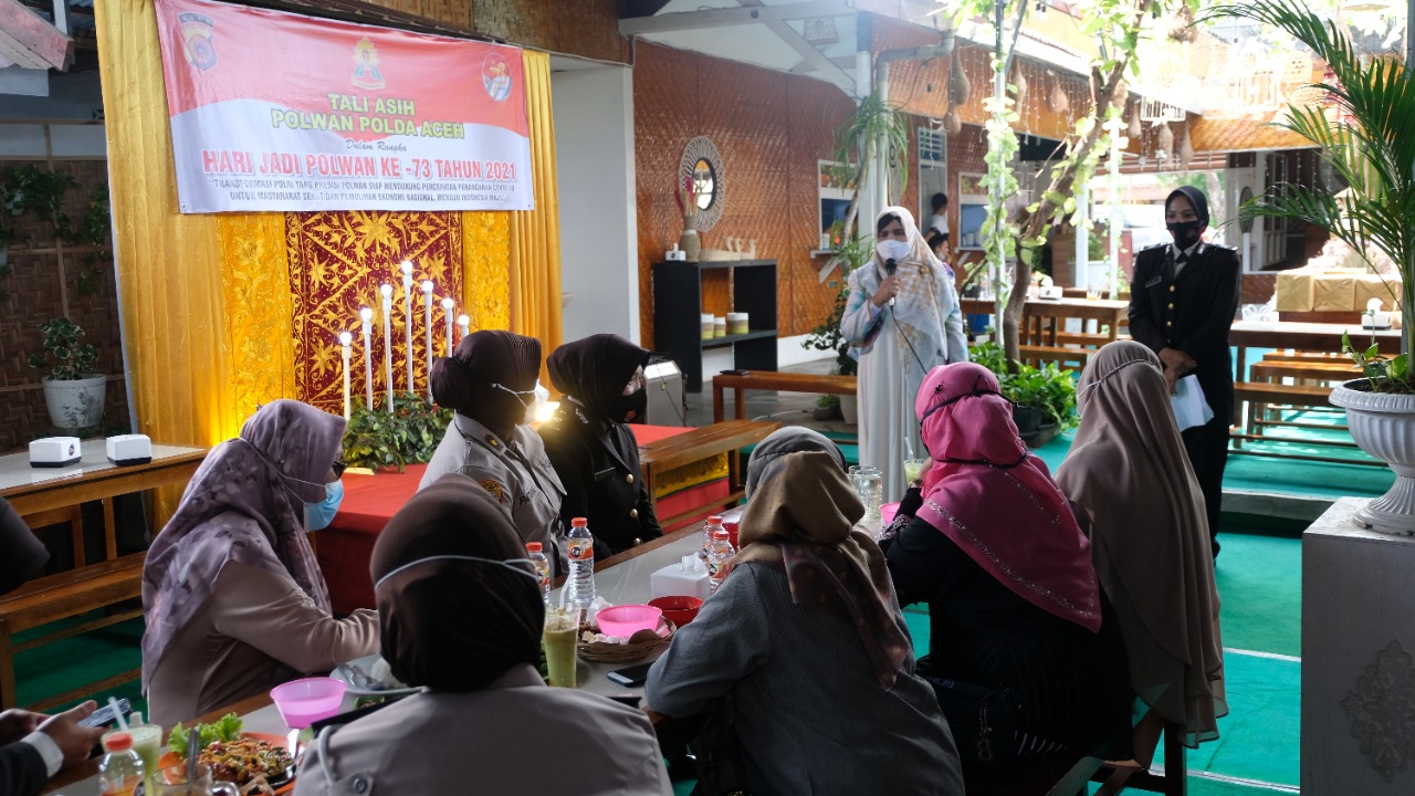 Polwan Polda Aceh Salurkan Bantuan Tali Asih untuk Purnawirawan