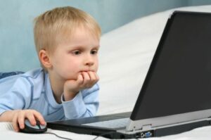 Anak Kecanduan Internet, Begini Cara Melindungi Mereka