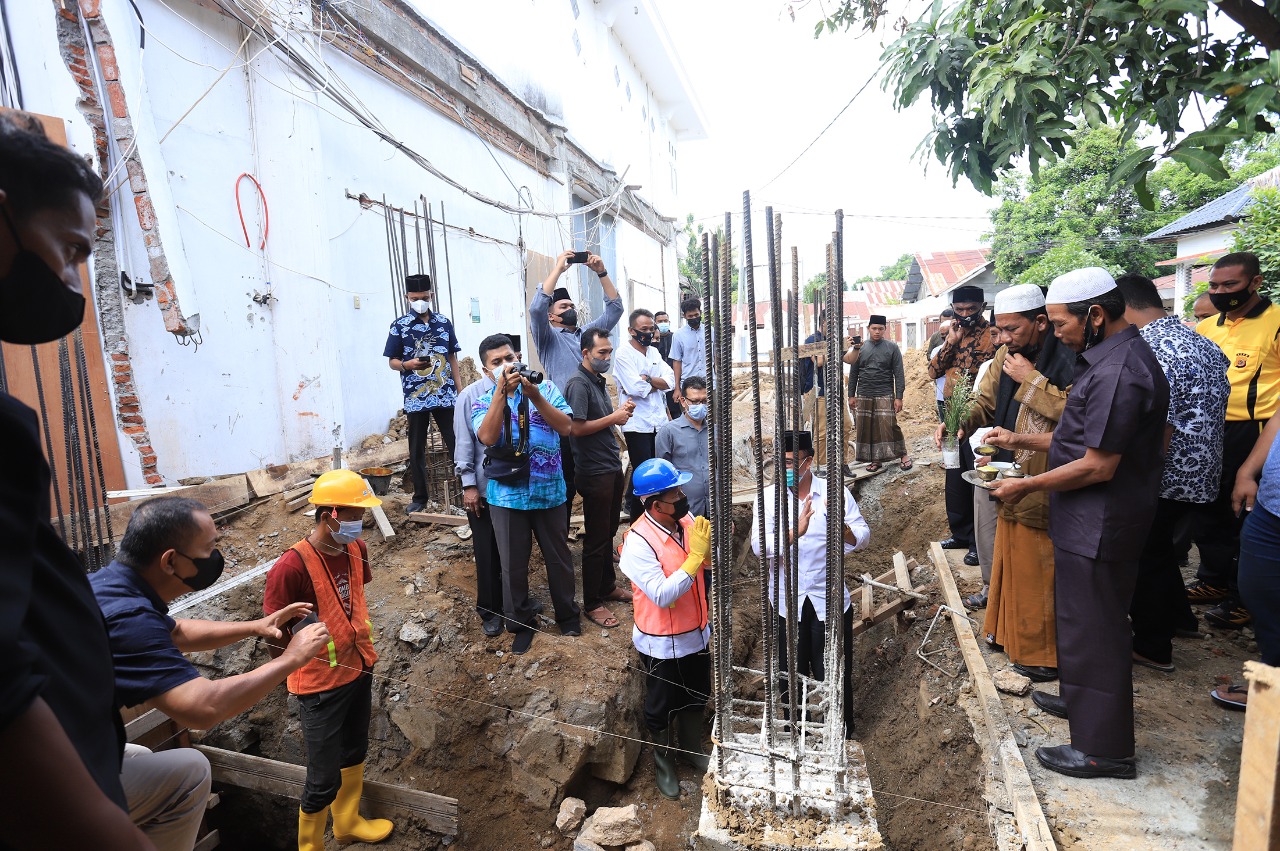 Wakil Walikota Banda Aceh Letakkan Batu Pertama Perluasan Masjid Al-Ikhlas