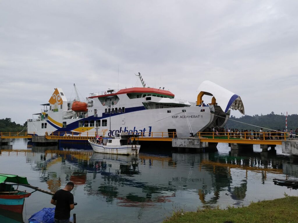 Cuaca Buruk, Kapal Fery Dari Simeulue Tujuan Meulaboh Batal Berangkat