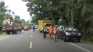 Petugas Gabungan Gelar Razia Pajak Kendaraan di Aceh Utara Petugas Gabungan Gelar Razia Pajak Kendaraan di Aceh Utara