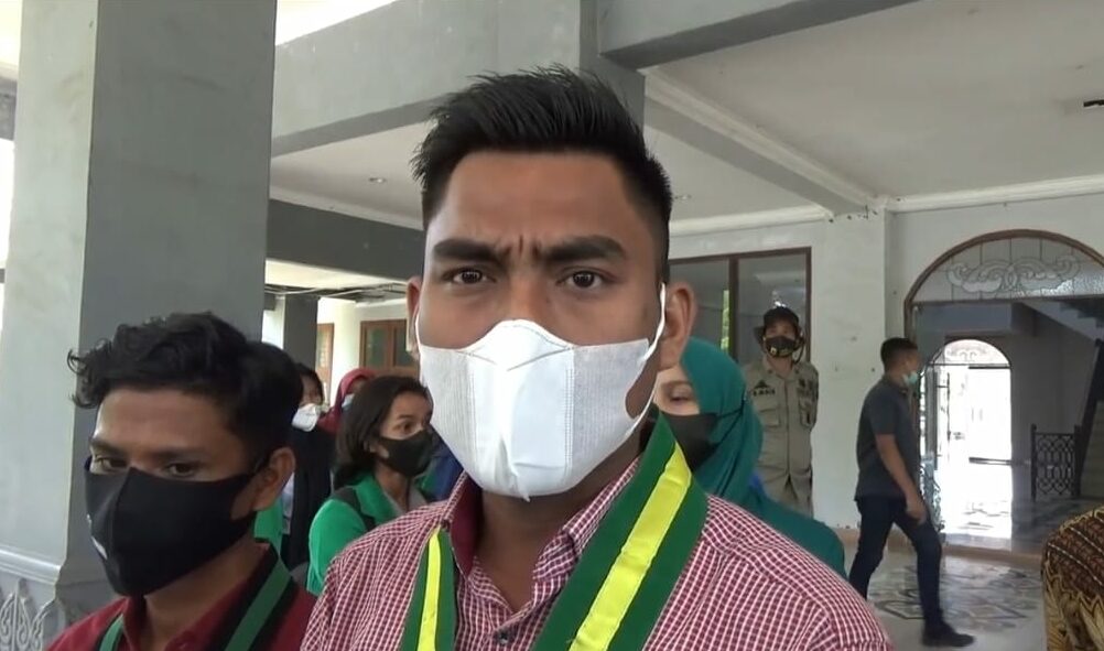 Mahasiswa Datangi Bupati Bireuen Minta Kadis Sosial Dicopot