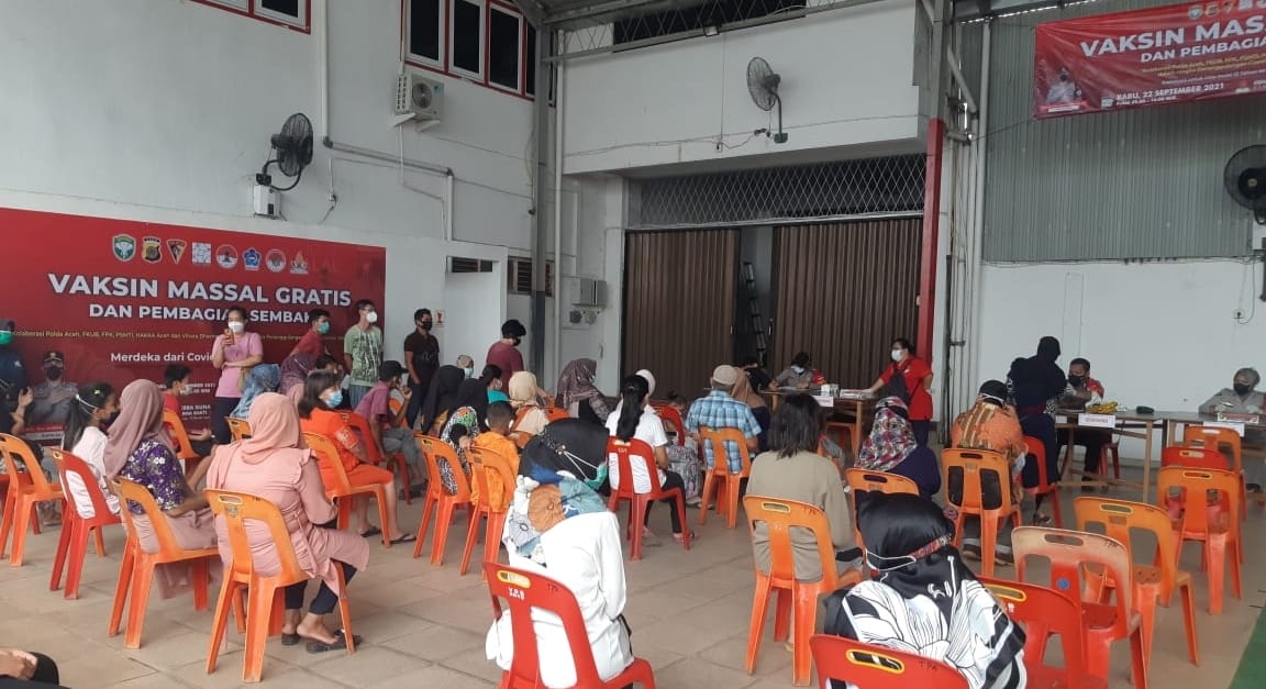 Biro Ops Polda Aceh Gelar Vaksinasi Massal di Vihara Dharma Bhakti