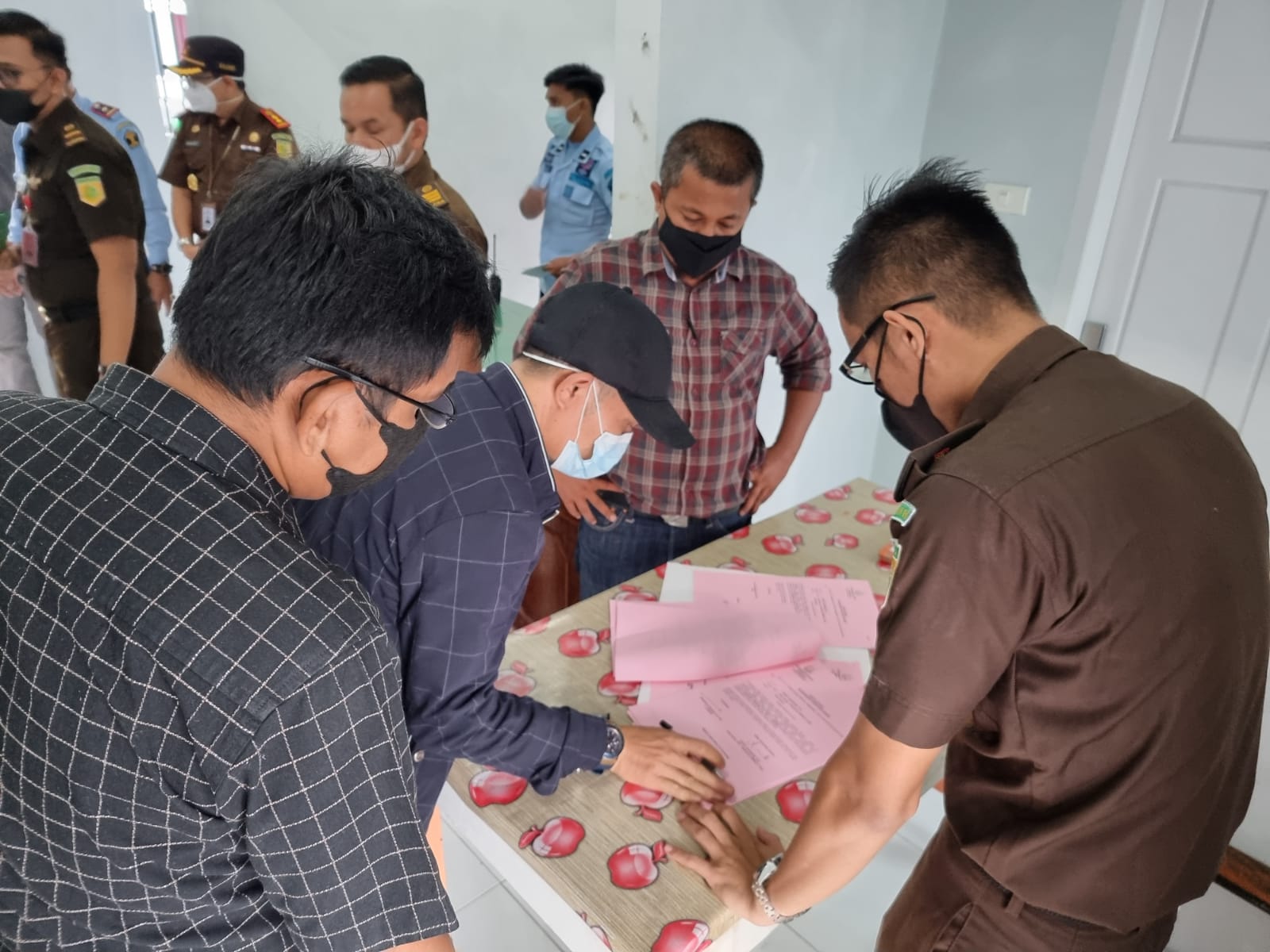 Kejari Simeulue Tahan Lima Tersangka Korupsi