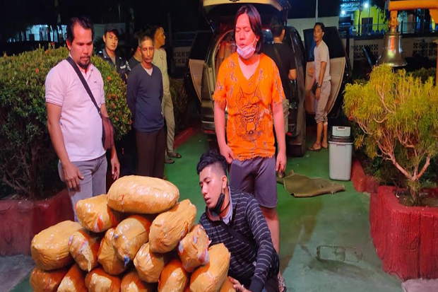 Bawa Ganja Seberat 30 Kg, GM Diringkus di Pelabuhan Tanjung Kalian