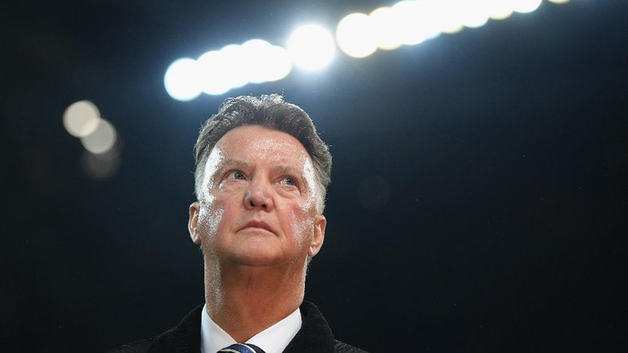 Debat Van Gaal dengan Jurnalis soal Sepakbola Bertahan ala Chelsea