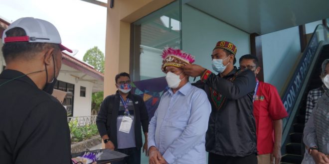 Sekda Aceh Taqwallah Disambut dengan Topi Kehormatan di Papua