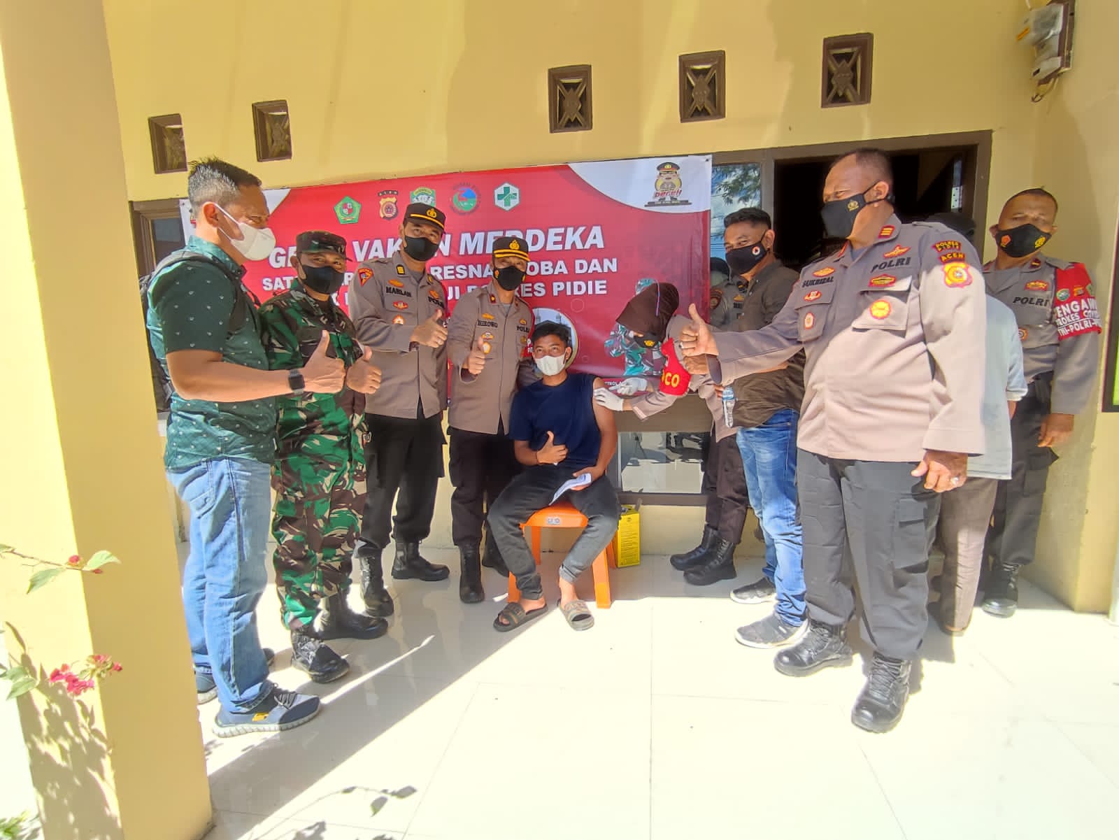 211 Orang Berhasil Divaksin di Gerai Vaksinasi Merdeka Mapolsek Padang Tiji