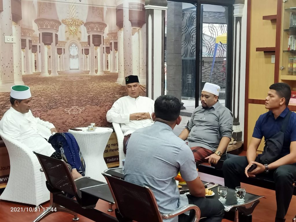 Rekatkan Dayah dan Kampus, Rektor Unimal Wacanakan Tu Sop Isi Pengajian Rutin Bulanan di Kampus
