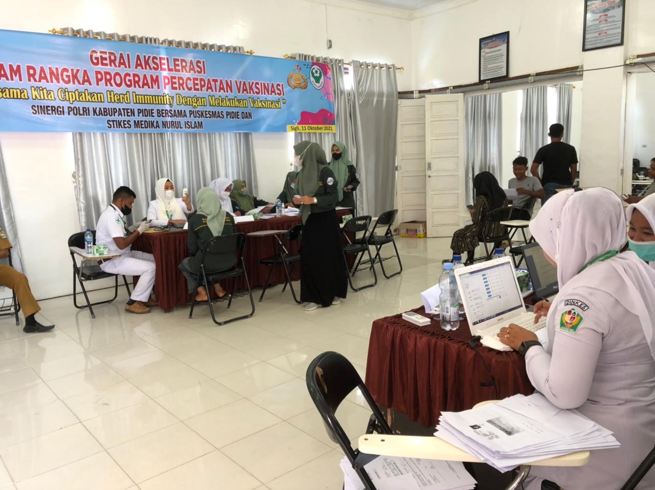 Sinergi Dengan Polisi, STIKes MNI Berhasil Vaksin 108 Mahasiswa