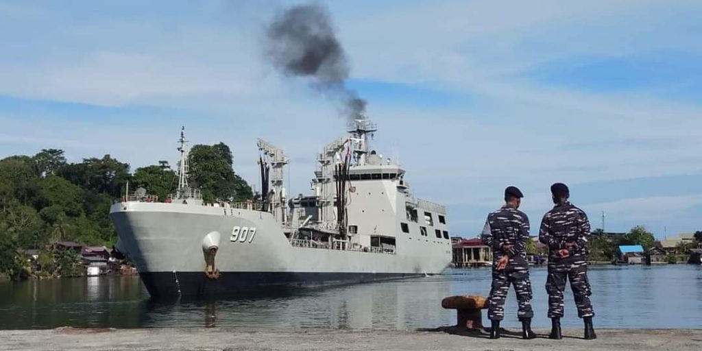 KRI Bontang 907 Sandar di Pelabuhan Kargo Sinabang