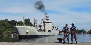 KRI Bontang 907 Sandar di Pelabuhan Kargo Sinabang