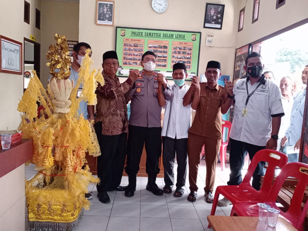 Berhasil Ungkap Pembunuhan Guru, Masyarakat Gelar Syukuran di Polsek Samatiga