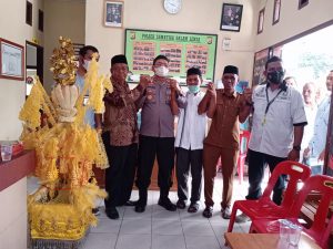Berhasil Ungkap Pembunuhan Guru, Masyarakat Gelar Syukuran di Polsek Samatiga