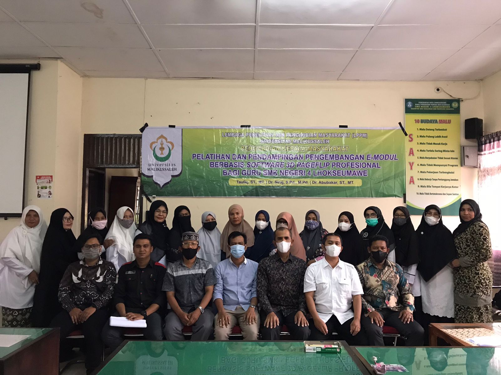 Dosen Unimal Gelar Pelatihan E-modul Bagi Guru SMKN 4 Lhokseumawe Dosen Unimal Gelar Pelatihan E-modul Bagi Guru SMKN 4 Lhokseumawe