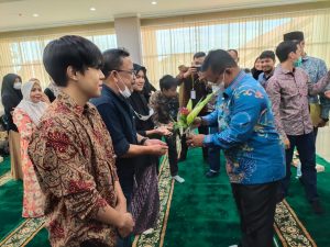 Walikota Banda Aceh Peusijuek Mahasiswa Baru Aceh Barat