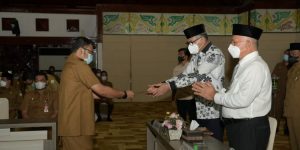 Kepala SKPA dan Karo Teken Pakta Integritas di Depan Gubernur
