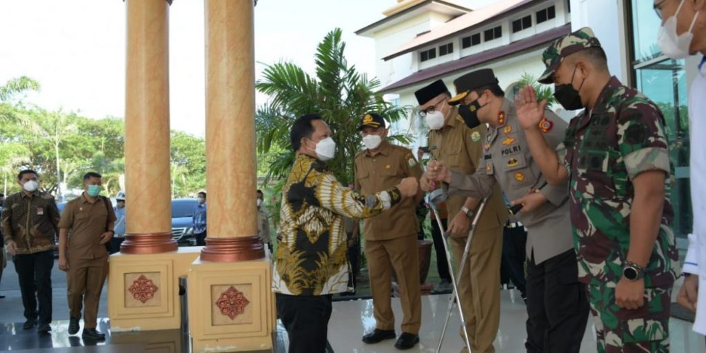 Gubernur Nova Jemput Kedatangan Mendagri di Aceh