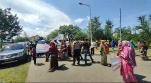 Ratusan Warga Hadang Kedatangan Ahok di PAG Lhokseumawe