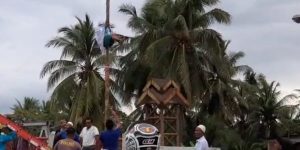 Diduga Depresi, Wanita Paruh Baya Panjat Tiang Listrik di Aceh Utara