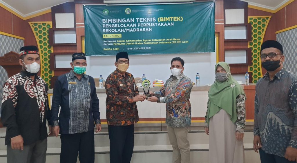 Kemenag Aceh Besar Gandeng IPI Aceh Gelar Bimtek Perpustakaan