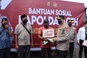 Kapolda Aceh Serahkan Langsung Bantuan Bagi Korban Banjir di Aceh Utara