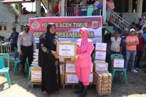 Ketua Bhayangkari Aceh Salurkan Bantuan Bagi Korban Banjir Aceh Timur