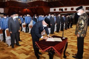 Tindaklanjuti SOTK Baru, Gubernur Kukuhkan Pejabat Struktural di Lingkungan Setda Aceh