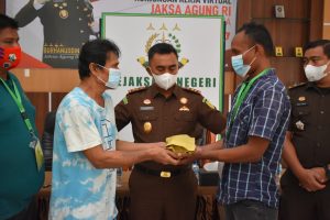Kejari Bireuen Selesaikan Perkara Penganiayaan Secara Keadilan Restorative