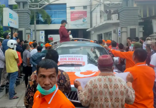 Massa PNA Versi KLB Geruduk Kantor Kemenkumham Aceh