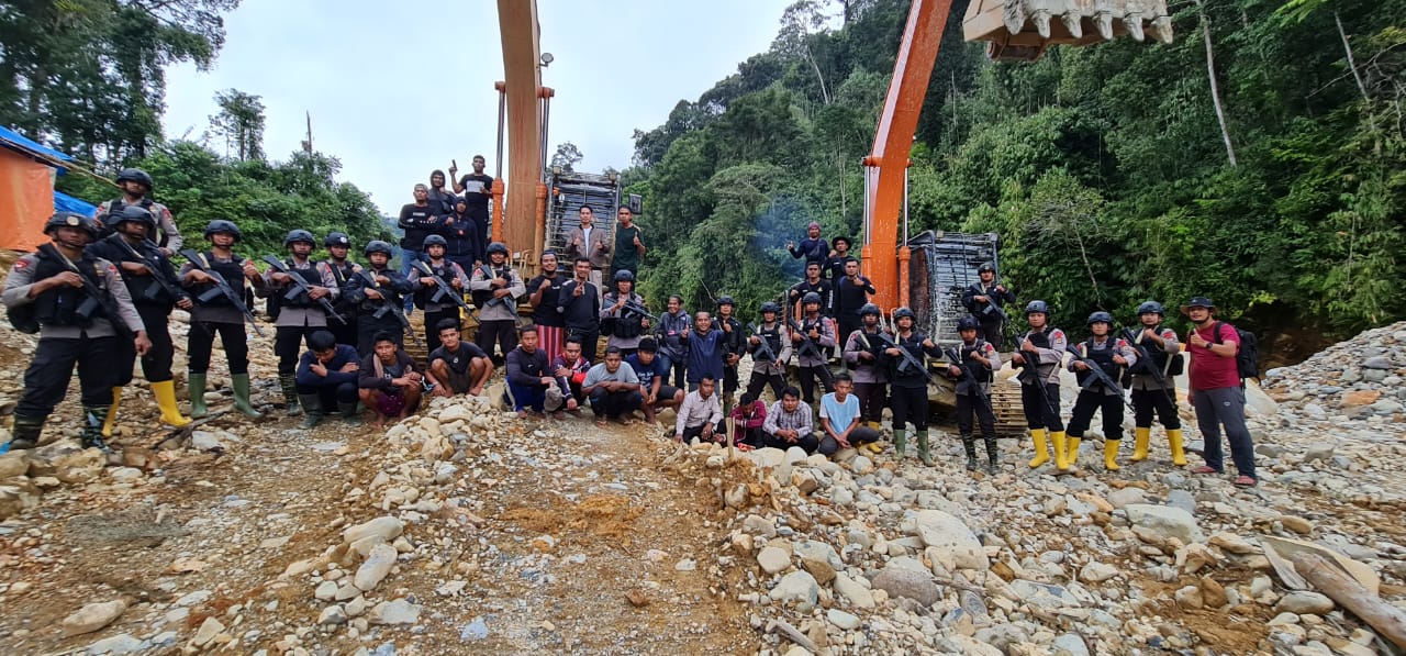 Polisi Tangkap 11 Penambang Emas Ilegal di Pidie, 2 Beko Disita