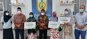 Pemko Banda Aceh dan BP Jamsostek Serahkan Santunan Uang Duka pada Ahli Waris Pegawai Non PNS