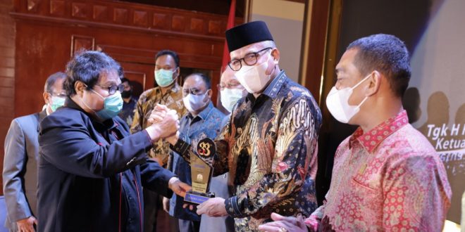 HUT Serambi Indonesia, Pemerintah Aceh Terima Anugerah “Penyambung Konektivitas antar Daerah” HUT Serambi Indonesia, Pemerintah Aceh Terima Anugerah “Penyambung Konektivitas antar Daerah”