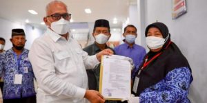 Kala Sekda Aceh Memuliakan Disabilitas dan Kaum Lemah Saat Bagi SK
