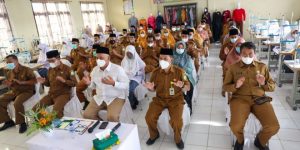Usai Dzikir dan Do’a, Sekda Dihadiahi Kerawang Gayo